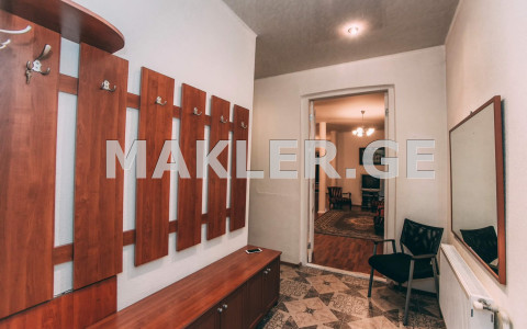  ქირავდება 200 m² ფართობის საკუთარი სახლი ვაკეში  შატბერაშვილის ხევში 