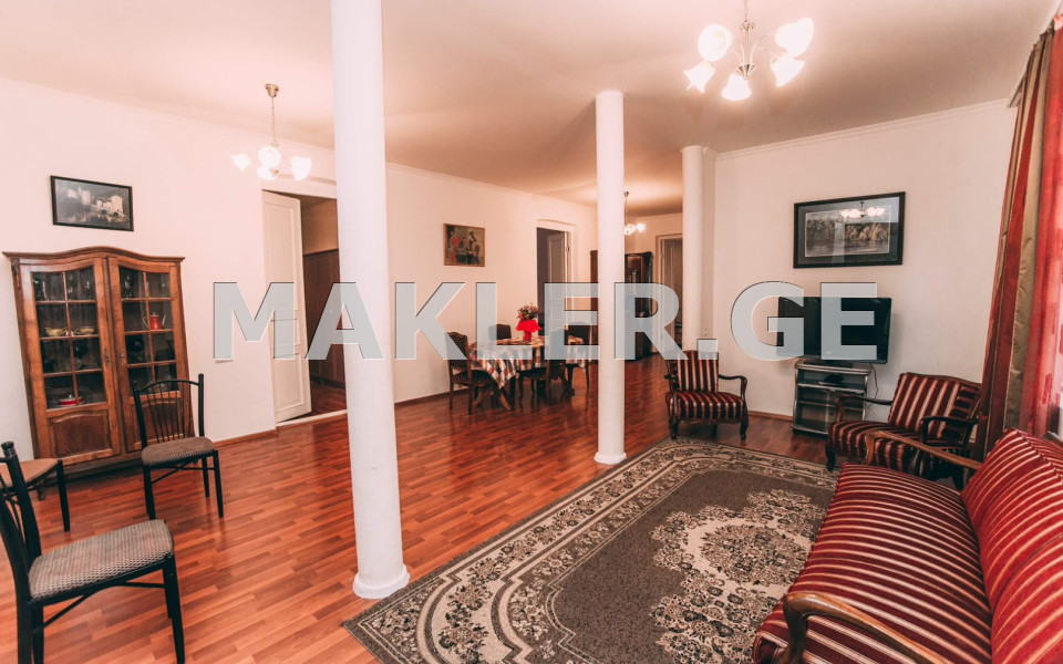 ქირავდება 200 m² ფართობის საკუთარი სახლი ვაკეში  შატბერაშვილის ხევში 