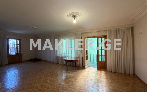  იყიდება 800 m² ფართობის საკუთარი სახლი ფონიჭალაში