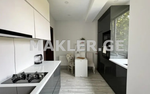 ქირავდება 240 m² ფართობის საკუთარი სახლი ვაკეში  ცხვედაძის შესახვევში 