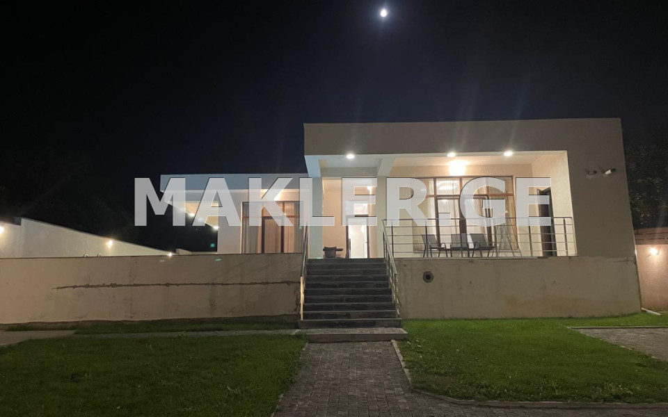  ქირავდება 260 m² ფართობის საკუთარი სახლი საგურამოში