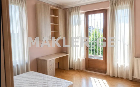  ქირავდება 400 m² ფართობის საკუთარი სახლი ვაკეში  შატბერაშვილის ქუჩაზე 