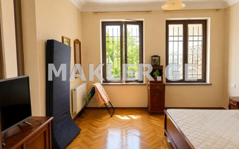  ქირავდება 400 m² ფართობის საკუთარი სახლი ვაკეში  შატბერაშვილის ქუჩაზე 