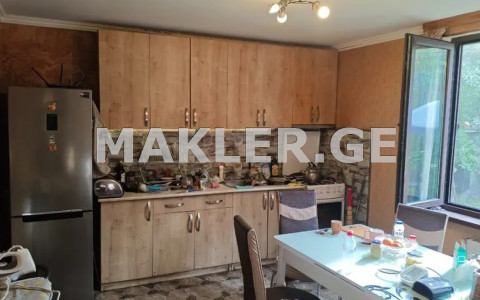  იყიდება 256 m² ფართობის საკუთარი სახლი ვერაზე  ზანდუკელის ქუჩაზე 