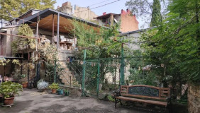 იყიდება 256 m² ფართობის საკუთარი სახლი მთაწმინდაზე