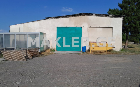  იყიდება 641 m² ფართობის კომერციული ფართი ქარელში