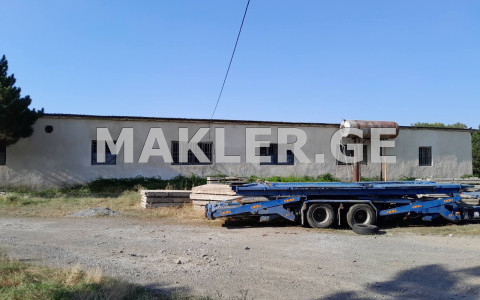  იყიდება 641 m² ფართობის კომერციული ფართი ქარელში