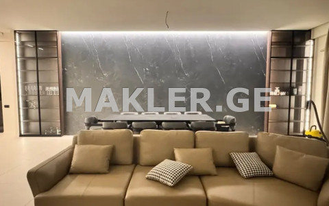  იყიდება 400 m² ფართობის საკუთარი სახლი ლისის ტბაზე  ავთო ვარაზის ქუჩა 