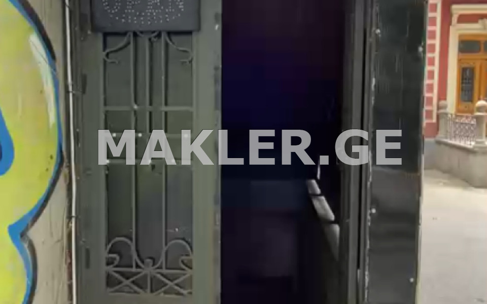  ქირავდება 200 m² ფართობის კომერციული ფართი ჩუღურეთის რაიონში  აღმაშენებლის გამზირზე 