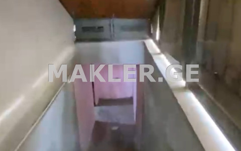  ქირავდება 200 m² ფართობის კომერციული ფართი ჩუღურეთის რაიონში  აღმაშენებლის გამზირზე 
